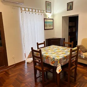 Toty Guilla Apartment